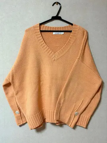 MOUSSY 오렌지 V넥 니트 스웨터
