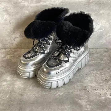 어그 부츠 (36 사이즈) 통굽/은/실버/