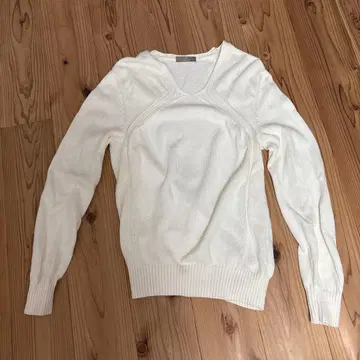 새상품급 cruciani 니트 54 타이트한 느낌 화이트