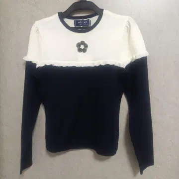 엠즈 그레이시 프릴 니트 스웨터