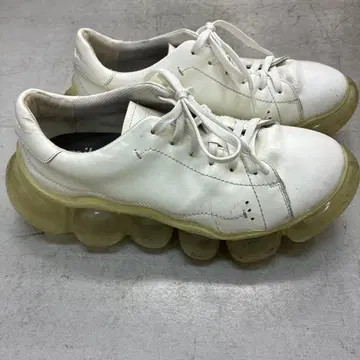 grounds 화이트 가죽 스니커즈 투명 밑창