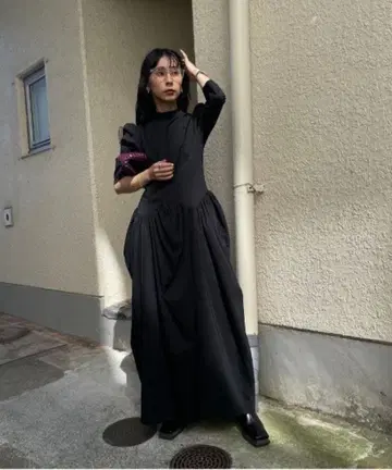 Ameri WAVE WAIST COCOON DRESS 블랙 M 사이즈