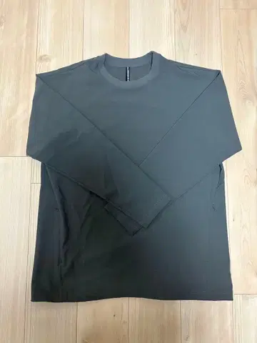 데상트 얼터레인 I/O 티셔츠