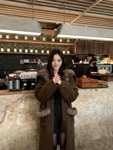 겨울 외출에 최적 롱 아우터 큰 포켓 부착