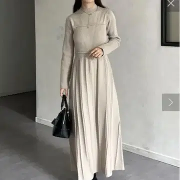 [ 즉시 발송 ] Thevon.(제본) 하이넥 뷔스티에 절개 니트 원피스