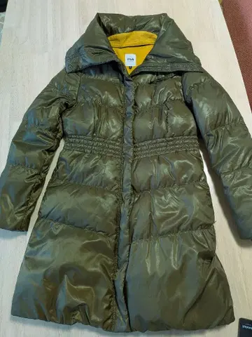 휠라 FILA 올리브색 후드 부착 다운 자켓