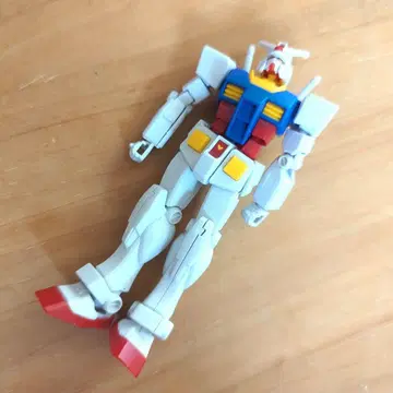 가동식 건담 프라모델