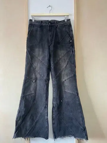 ARGUECULTURE 블랙 데님 플레어 팬츠