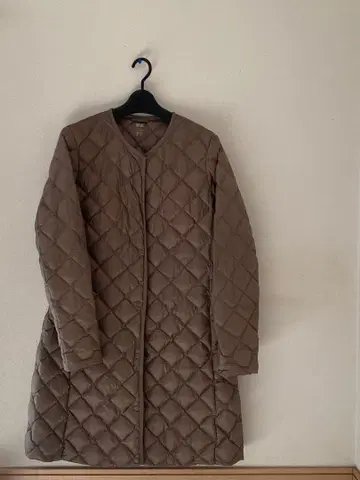 유니클로 나일론 다운 베이지