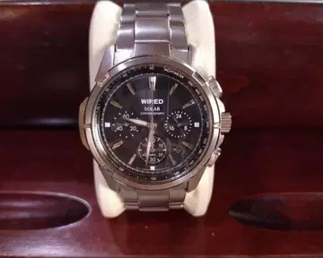 WIRED 와이어드 솔라 크로노그래프 손목시계