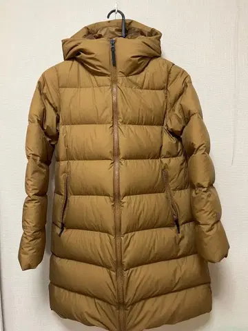 브라운 후드 부착 다운 자켓