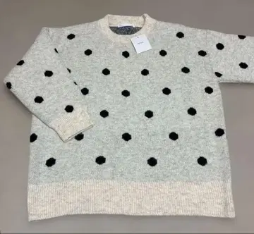 on:nue 도트 무늬 아이보리 스웨터 F 사이즈