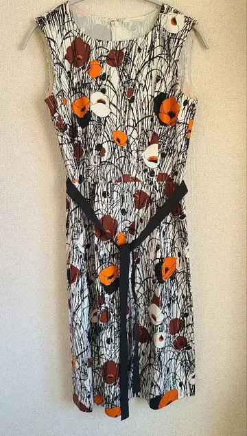 DUAL VIEW 꽃무늬 슬리브리스 무릎 기장 원피스 38