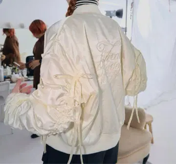 treat urself Girly ribbon MA-1 아이보리