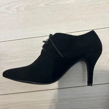 블랙 레이스업 힐 부츠 SIZE37