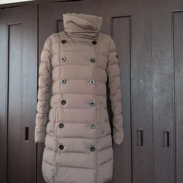 타트라스 베이지 다운 코트