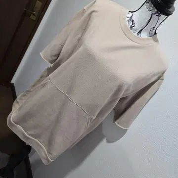 LUCA 택 포함 새상품 베이지 크루넥 반팔 T셔츠 포켓 부착