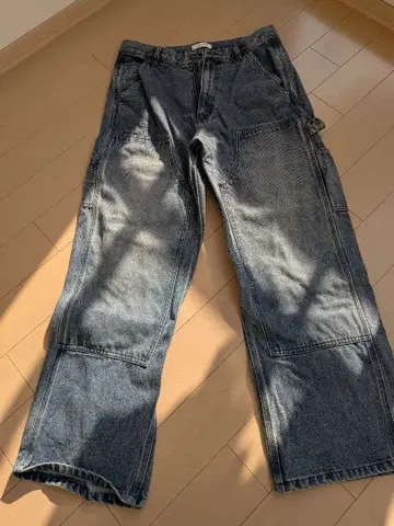 프릭스스토어 스트레이트 실루엣 와이드 더블니 데님