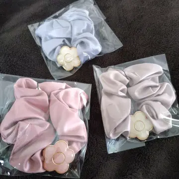 MARY QUANT 플라워 모티브 스크런치