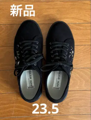 크롤 발리에 보타니컬 자수 블랙 스니커즈 23.5