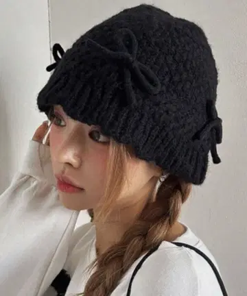 리본 포함 블랙 니트 비니