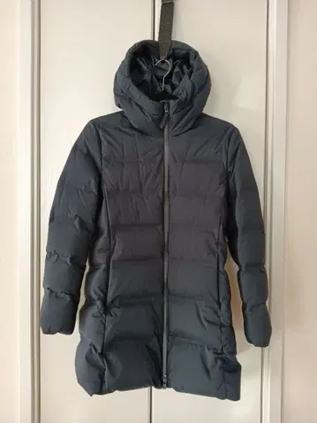 유니클로 다운 코트 S 네이비