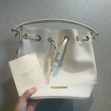 CARLYN 화이트 핸드백 숄더백