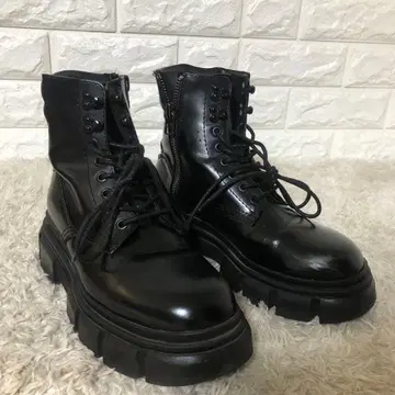 ZARA 레이스업 부츠 트랙 밑창