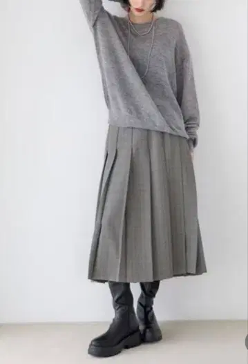 새상품 로리즈팜 라나테크 플리츠 미디 스커트 그레이 L 사이즈