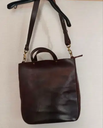 slow 다크 브라운 가죽 숄더백