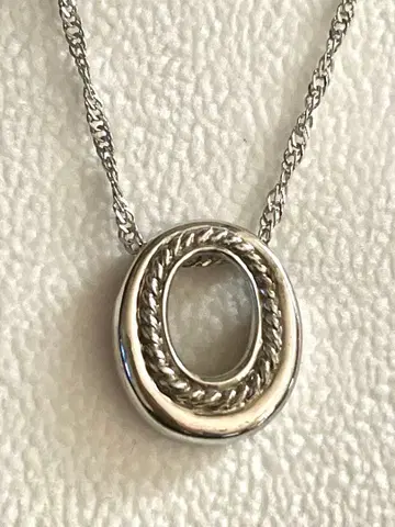 미니멀리스트 실버 목걸이 탑