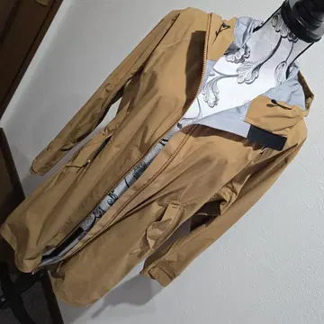 LUCA MIZUNO 새상품급 후드 부착 나일론 자켓 베이지