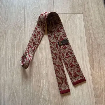 Crosaro 빨간색과 금색 페이즐리 니트 넥타이