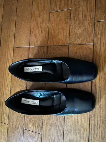 천연 가죽 블랙 펌프스