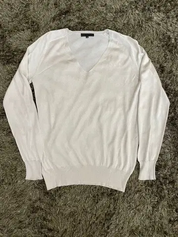 화이트 V넥 스웨터