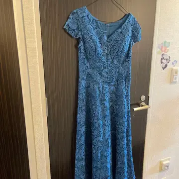 파란색 레이스 V넥 드레스