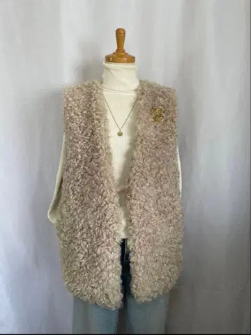 푸들 인조 모피 세미롱 베스트 베이지