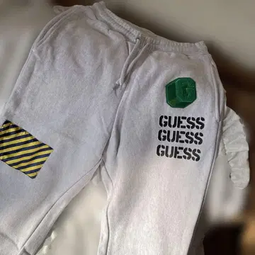 GUESS x GENERATIONS 와펜 부착 콜라보 스웨트 팬츠 XS
