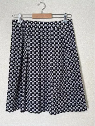 [아마카] 새상품급 블랙 계열 플레어 스커트 무릎 기장 38