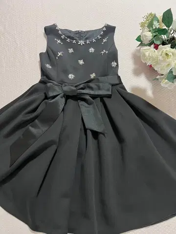 다크 그레이 비즈 자수 플레어 드레스