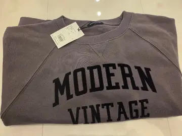 그레이 모던 빈티지 맨투맨