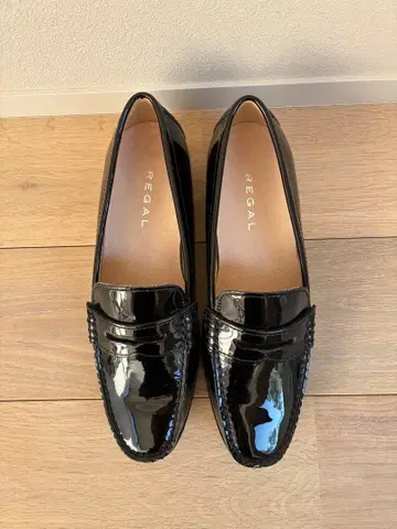 REGAL 블랙 에나멜 로퍼