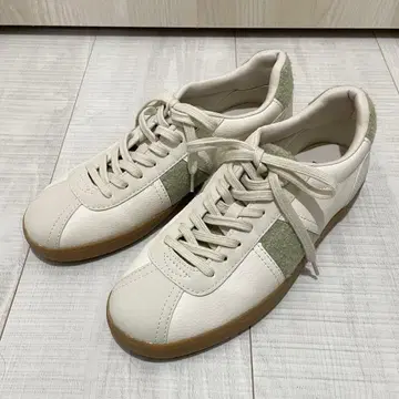 ZARA 대비 컬러 스니커즈