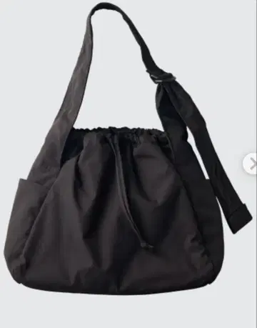 유니클로C 소프트 퍼피 숄더백 블랙