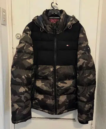 새상품급 TOMMY HILFIGER 카모플라쥬 다운 자켓