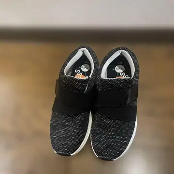 블랙 스트레치 스니커즈