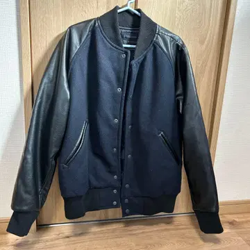 UNIQLO 네이비 바시티 자켓