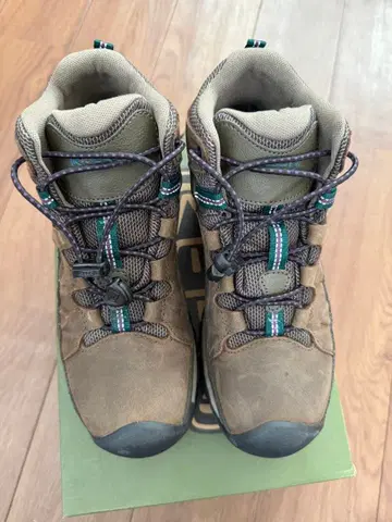 한 번만 사용 KEEN 방수 트레킹 슈즈 22cm