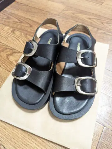 Caminando 블랙 더블 버클 샌들