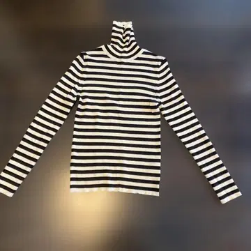 언타이틀 새상품급 터틀넥 스웨터